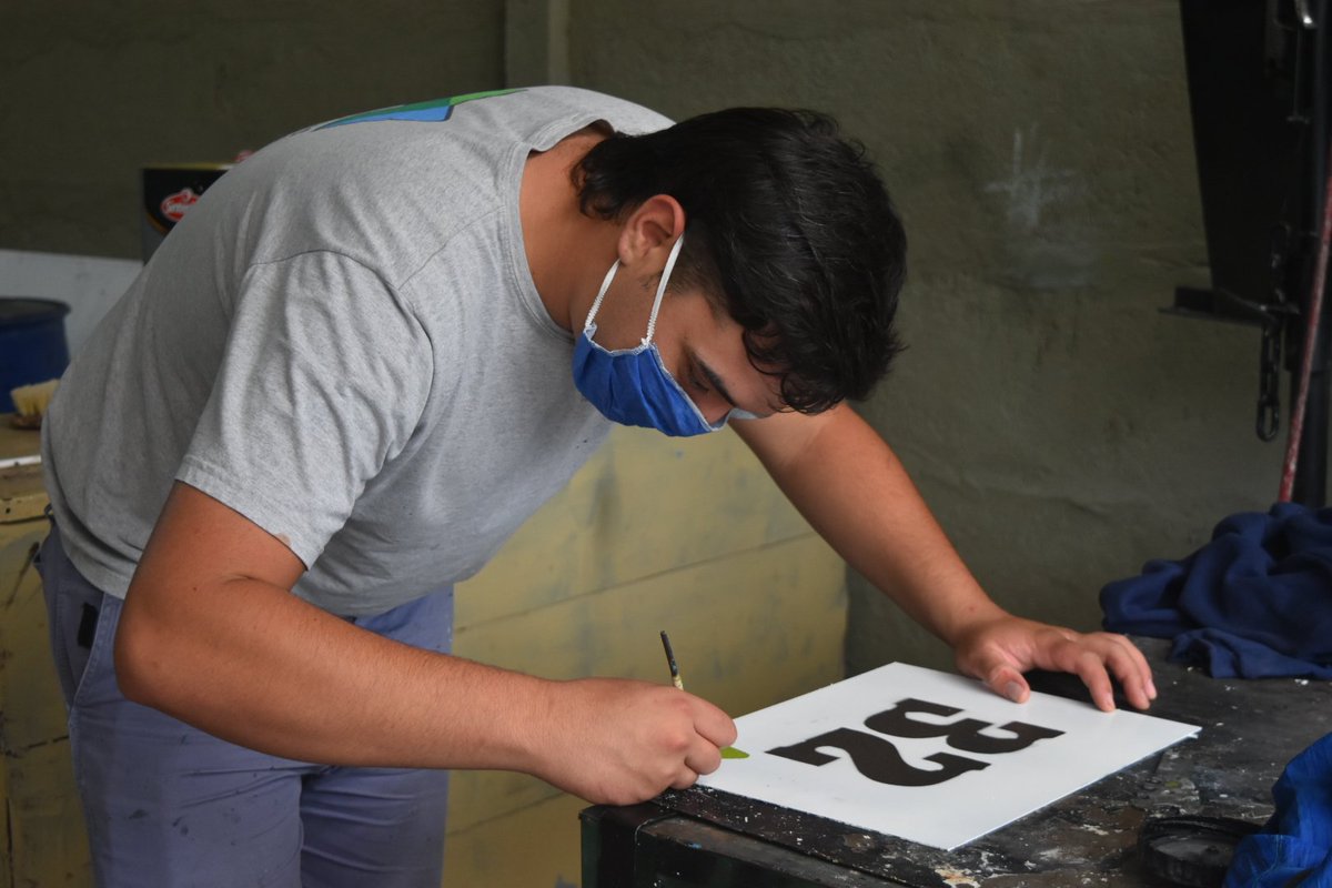 ServPublicMerce's tweet photo. TALLERES MUNICIPALES

Los trabajadores Municipales y Cooperativistas en los diferentes talleres del corralón realizan tareas de carpinteria, reparaciónes de vehículos y maquinarias, trabajos de herreria y carteleria.
Seguimos trabajando por una #CiudadDeTodos https://t.co/AXAK61t46z