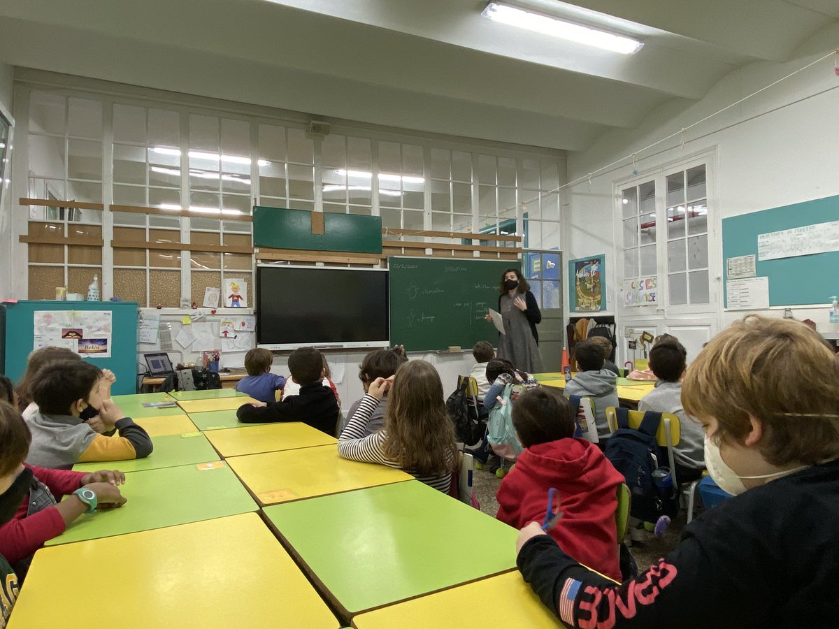 belen_carrascon's tweet photo. Gràcies a la Laia la nostra psicopedagoga de l’escola avui ens ha quedat més clar què és el Bullying, l’assetjament escolar. Una bona manera de prevenir i detectar-ho a l’aula. #Aquíproubullying #JEStGervasi #3PIN https://t.co/XCetvpheyx