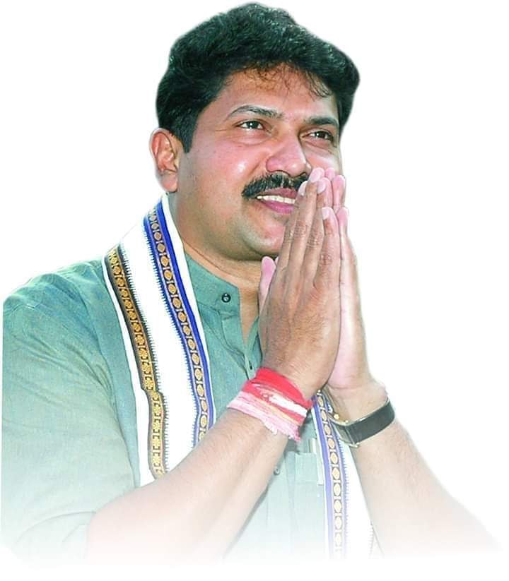 VikibabaVs's tweet photo. દાદરા નગર હવેલી ના સાંસદ અને મારા અંગત મિત્ર શ્રી.મોહનભાઈ ડેલકર જી ના દુઃખદ નિધન થી શોકમગ્ન છું, પરમ કૃપાળુ પરમાત્મા તેમના દિવ્ય આત્માને શાંતિ અર્પે અને પરિવારને દુઃખ સહન કરવાની શક્તિ આપે એ જ પ���રાર્થના.

ૐ શાંતિ...@MohanDelkar https://t.co/s7vLlBQ89c