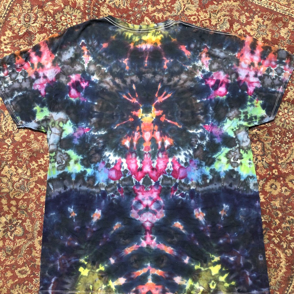 TheLeesOfMemory's tweet image. Ran a SICK batch of 2XLs made-to-order special for my people at @LostNFoundRecs Get you one before they get gone! #IceAndTime #icedye #fiberreactive #prociondyes @dharmatrading 🌈🔥⚡️✨