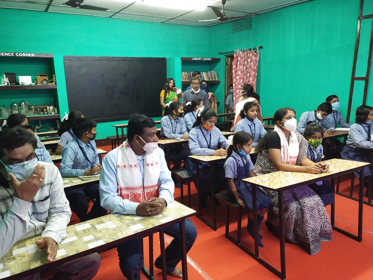 BongaigaonTimes's tweet photo. #Bongaigaon #NetjaiSchool #DigitalClassroom
Deputy Commissioner of Bongaigaon Dr. M.S. Lakshmi Priya inaugurated the #Digital_Classroom of Netaji Vidya Niketan MV School at Netaji Nagar, Paul Para, Bongaigaon.
Dr. M S Lakshmi Priya, IAS
#bongaigaontimes https://t.co/uAltgFM45y