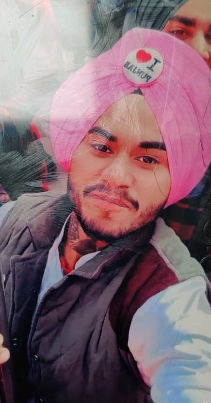 MeeraRaghavendr's tweet photo. Delhi Police have arrested Jaspreet Singh for the violent invasion on Jan 26. He is seen in offensive gesture holding sword on top of the Red Fort. Hopefully everyone like him, responsible for this be brought to justice soon. 
#jan26isinvasionday https://t.co/KyPLLao7FM
