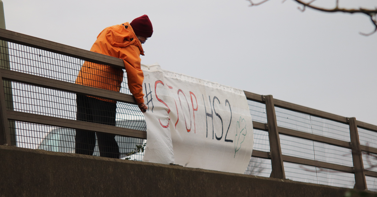 "High Speed Two #HS2 is the most expensive, wasteful &amp; destructive project in UK history." Read more hs2rebellion.earth #ActNow, urge the govt to #DropHS2 <a href="/JonathanLord/">Jonathan Lord</a> A passer by told us he'd lobbied his MP as we put this banner on the M25 bridge at #Byfleet #WeAreWokingXR