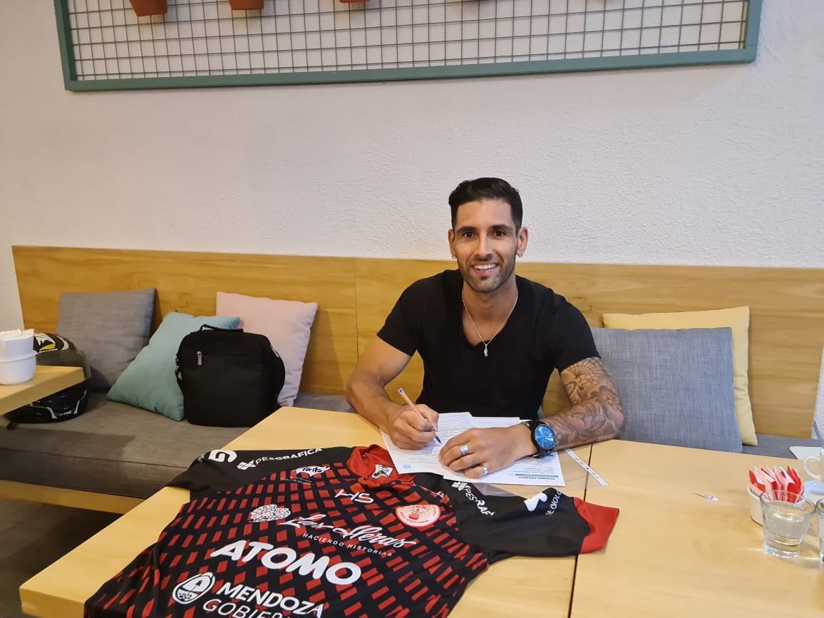 #MercadoDePases 🇦🇷 Luego de su paso por el #CDVida 🇭🇳, el volante Jonathan Mazzola retornó nuevamente a #HuracánLH 🇦🇷 del #FederalA