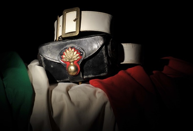 _Carabinieri_'s tweet image. Immenso cordoglio del Comandante Generale #GenLuzi e dei #Carabinieri per l’uccisione del Car. Vittorio Iacovacci, caduto insieme all’ambasciatore Luca Attanasio e al loro autista, mentre era in servizio di scorta nella Rep. Dem. del #Congo. L’abbraccio affettuoso ai familiari