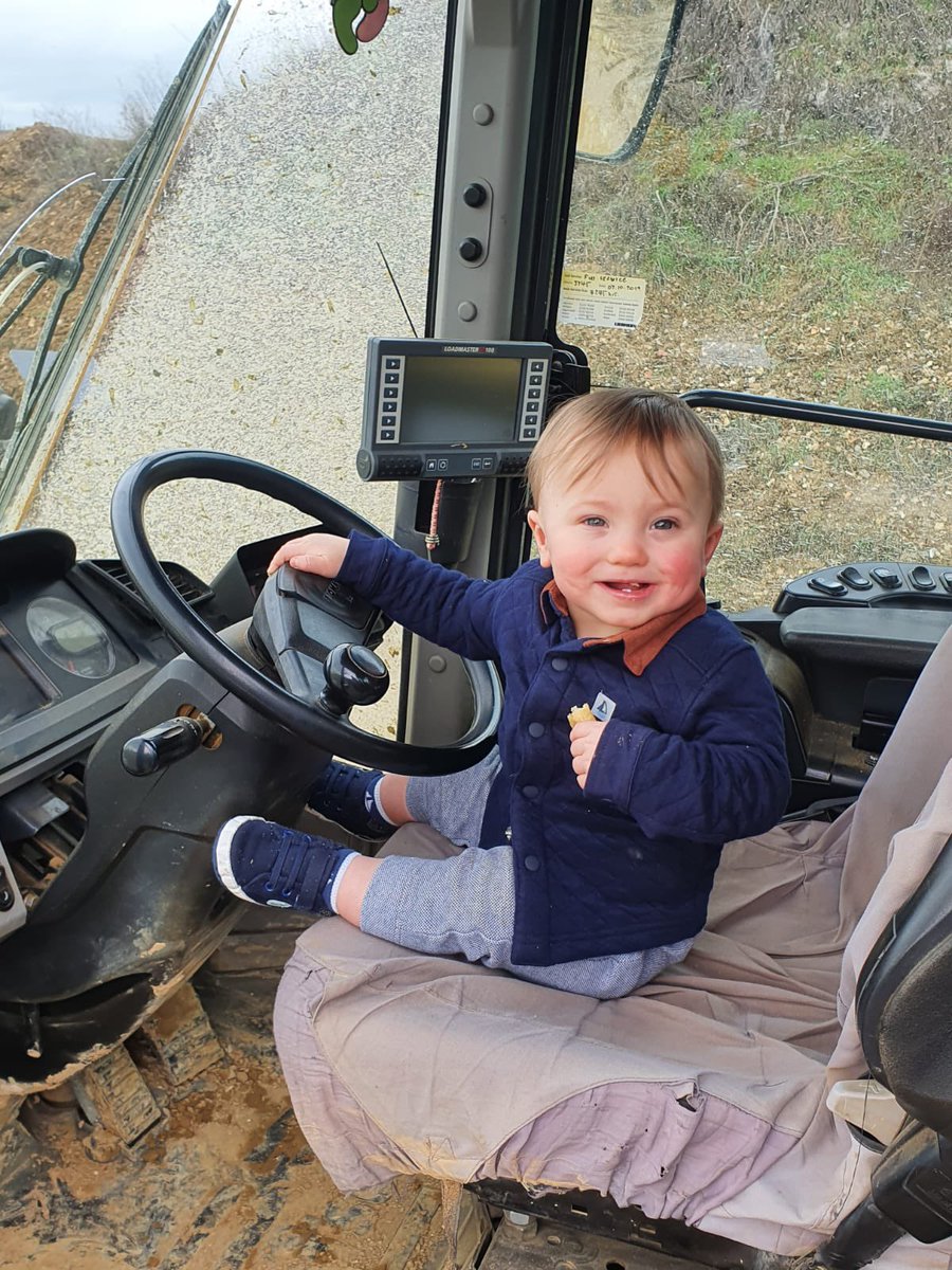 lyndonpallett's tweet image. The third generation of Pallett’s learning his craft. One very proud Grandad! 👴 #FamilyBusiness #ThirdGeneration #StartThemYoung #ProudGrandad  #GrandChildren