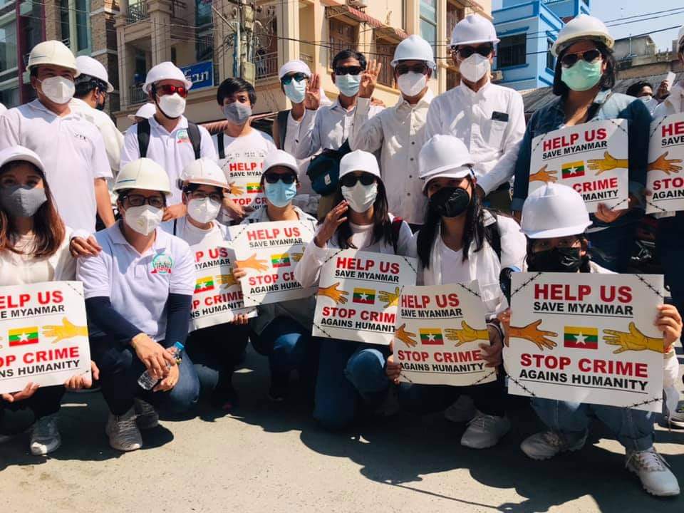 phyo_wai_moe's tweet photo. #ပြည်လုံးကျွတ်သပိတ် မှာ သူငယ်ချင်းများအားတက်သရောပါဝင်ဖြစ်ကြတယ်

#နွေဦးတော်လှန်ရေး
#MandalayEngineersGroup
#WhatsHapppeningInMyanmar 
#Feb22Coup https://t.co/kGdHlIo0ZW