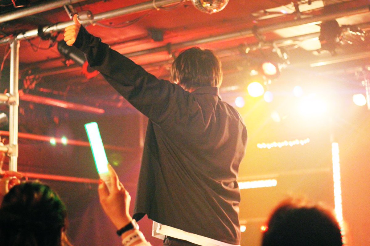 kttk_dr37's tweet photo. 本当にこの状況の中で来てくださった
皆様に感謝しかないです
熱い声援や上げる拳が
本当に力になりました
僕らだけの力ではなく
皆さんあっての力でした
これからもそのヒーロー魂を
ライブでぶつけに来てください
最後に五代くんのグッドポーズの写真
本当にありがとうございました!
#SHS12 https://t.co/X6h7UBh1HR