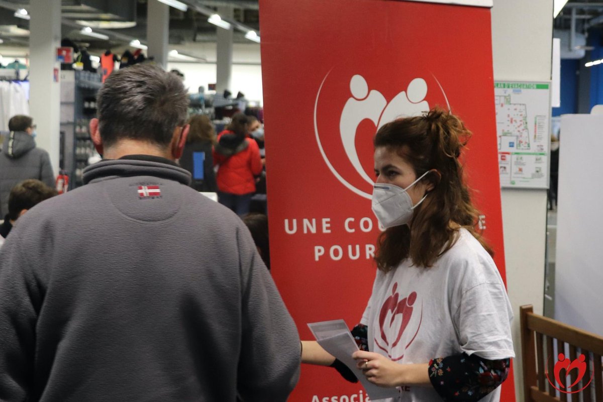 unecouverture's tweet photo. 📍 Le 13 février dernier, UCPH était au Décathlon Paris Rive gauche (13e) pour une collecte de vêtements et d’accessoires d’hiver ! Nous avons recueilli près de 130 écharpes, 113 bonnets ainsi que 124 paires de chaussettes qui seront distribués en maraude. https://t.co/iABgr8P7je