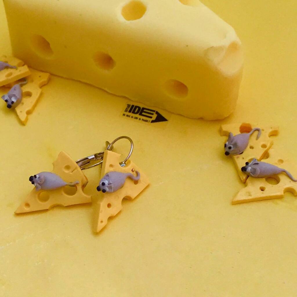 SO 🧀🐭 CHEESEY! 

Limited stock now available on my website. Grab your before the mouse eats it! 
.
.
.
.
#cheeseearrings #smallidea #smallideabyshirali #smallbusinessowner #miniatureearrings #mouseearrings #instashopping #instaearring instagr.am/p/CLmQn9opdPU/