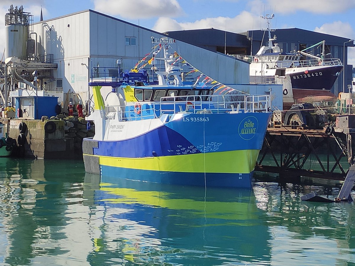 Sister ship du chalutier #LesChignolles livré en octobre 2020, le Papy Chichi a été mis à l’eau ce lundi 22 janvier 2021 à #Douarnenez, en présence des armateurs. #PapyChichi a été conçu pour assurer une pêche de qualité de sardines et anchois.
👉Lire plus urlz.fr/eYzS