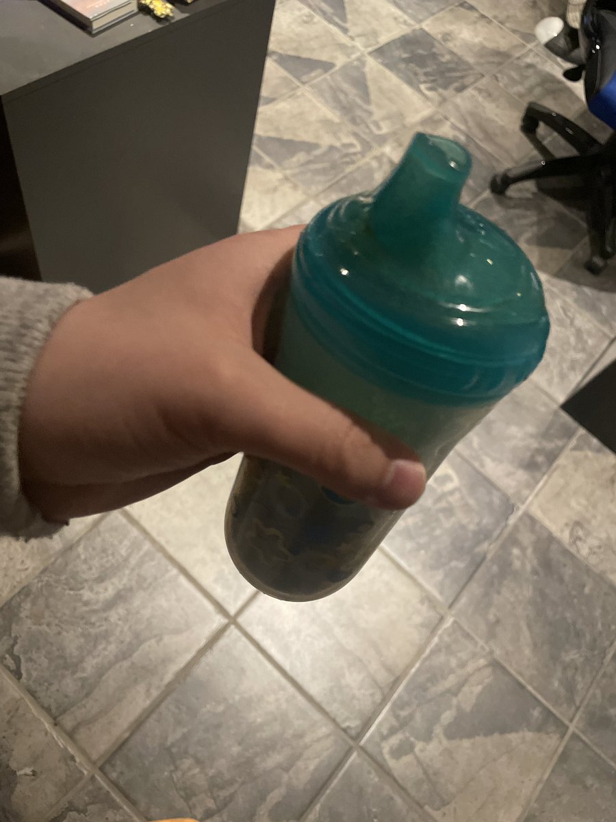 micropoof's tweet image. Good morning Twitter babs! 

Will YOU drink the magic tf sippy???