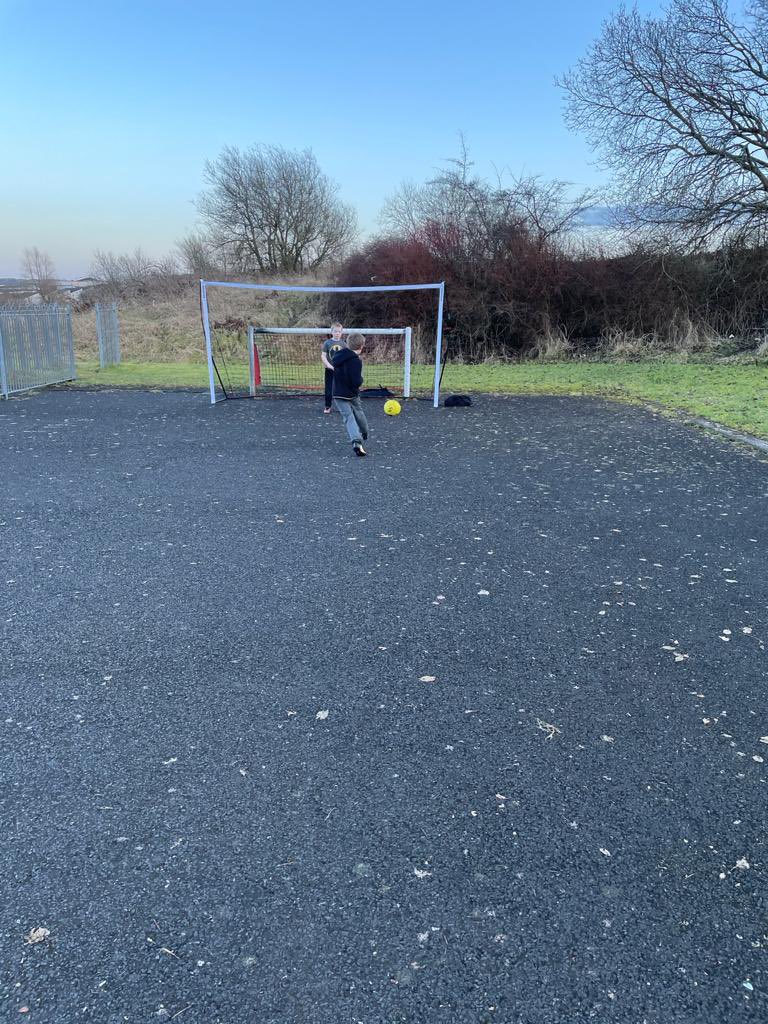 #InverclydeSchoolsMove <a href="/SMPG1964/">St Michael's Primary</a> <a href="/ActiveSchoolsIC/">ActiveSchools Inverclyde</a> keeping active with some football after school ⚽️