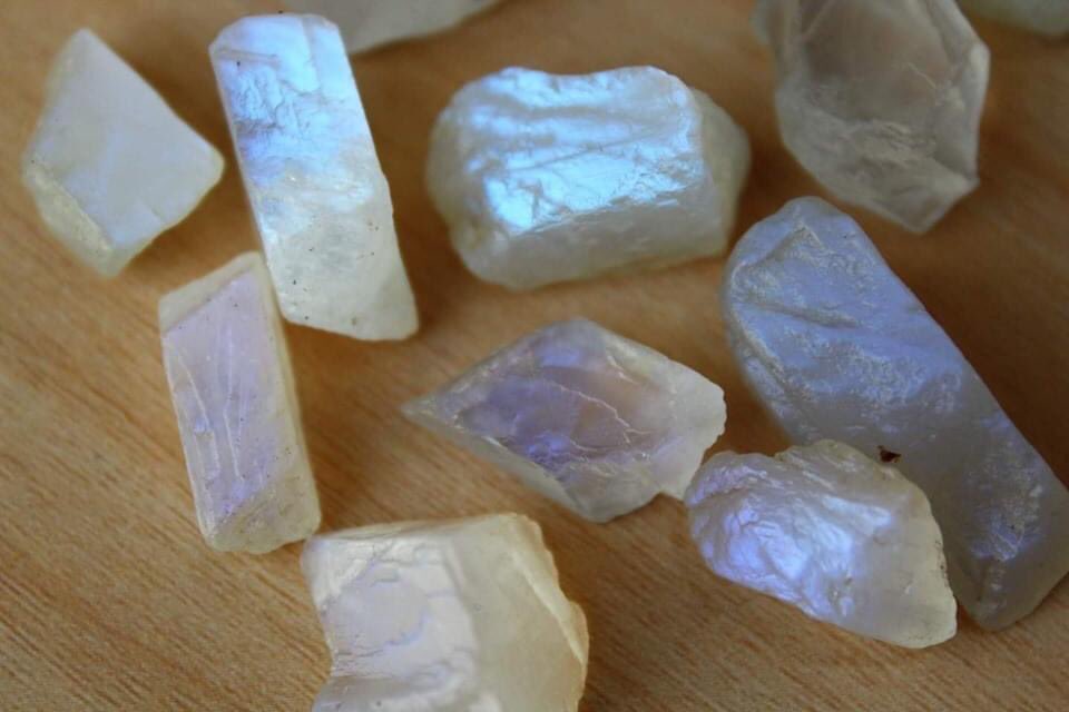 folkertreasure's tweet image. Natural  moonstone youtu.be/9QNsfXeMH_c via @YouTube  #roughmoonstone #moonstone #fashion #gems #wirewrapping #jewellery #jewellery #naturalstone #wirewrappedjewelry #wirewrap #gemstone #naturalgems #accessories #boutoque #beauty #luxury #offers #shopping #deals #naturalrou