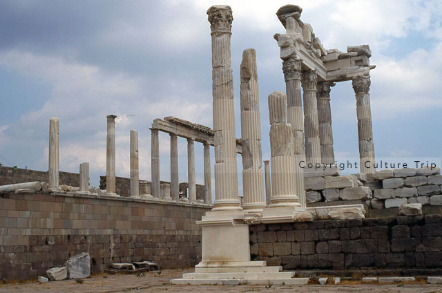 CultureTrip3's tweet photo. https://t.co/BMxMm7elnQ
Le Temple de Trajan a été construit au IIe siècle de notre ère sur l’ #acropole de #Pergame C’est le seul temple d'Asie mineure à être destiné au culte impérial romain.
Un test PCR négatif de moins de 72 h est exigé à l’entrée du territoire #turc
#Voyage https://t.co/iwE0nbaQfi
