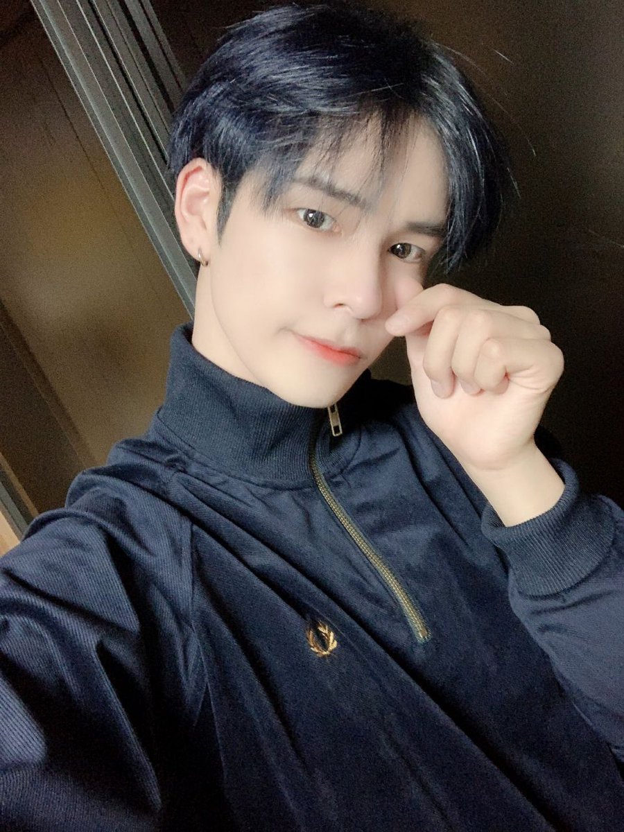 Boa tarde Luvitys~~!! Vocês não estão cansados de ver minha carinha aqui toda segunda não né? Amanhã nós iremos nos apresentar no The Show (t.me/joinchat/R1e2B…)!! Estamos muito ansiosos e contamos com a presença de todos vocês, se cuidem e eu os amo muito💜

#SERIM🦊