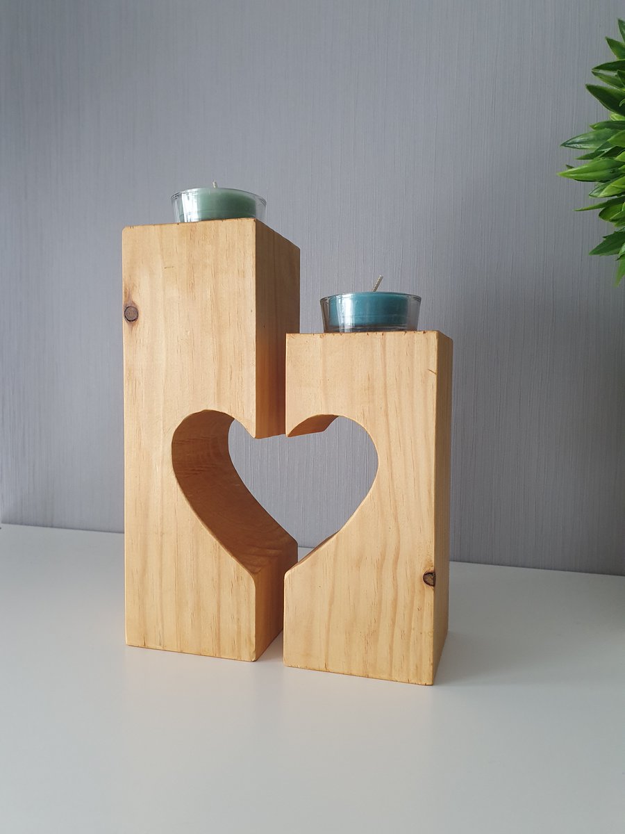 AlbaGifts's tweet photo. Just recently got round to adding this candle holder to my British Craft House shop. Great for Mothers Day coming up!

Feel free to check it out.

https://t.co/utb0c46BZ7

#tbch
#woodworking
#candles
#candleholders
#mothersday
#mothersdaygifts
#handmade
#madeinscotland
#shoplocal https://t.co/PzufhrQaFE