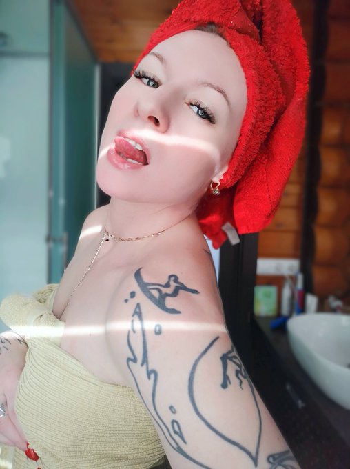 Hot🔥Helen's pics and videos - Eu2AIa4XAAc3Ahd jpg:small