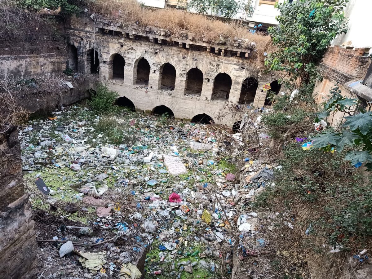 arvindkumar_ias's tweet photo. BhagwandasBagh #gudimalkapur  stepwell cleaning in progress .. it’s a private stepwell but @HMDA_Gov has taken up the drive 

Let’s join hands in our effort to clean, protect &amp; restore stepwells 

@KTRTRS https://t.co/1FWyUt5pq1
