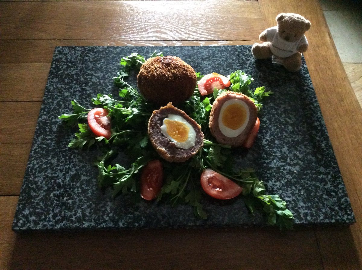lanyonbowdler's tweet photo. More LB staff cooking from the @recipesmadehere book in our lovely @EdibleShrops hamper bags @BromptonCookery chicken and slow roast tomato burgers @LudlowCastle1 scones @MoorFarmShop scotch eggs @ShropshireSpice Swahili African curry👨‍🍳😋🐻👩‍🍳#locallysourced #shropshirebusiness https://t.co/tKnbDGgD1o