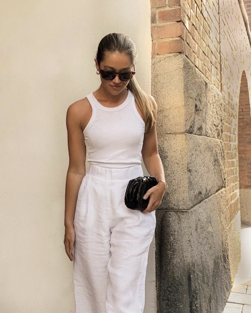 TheCloosCorp's tweet image. The bold, vintage-inspired design of our 'Passable' embodies a classic, yet cool look –  our take on the perfect everyday sunglass. @lovisabarkman wears the color 'Bourbon'. #ThePassable #VintageDesign #TimelessFrames