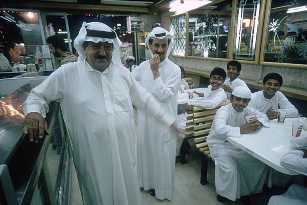 الصورتين في الدمام عام 1990م

 #الدمام_الان