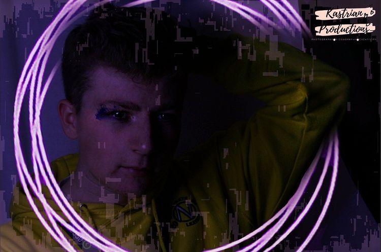 KastrianP's tweet image. "Read between the lines, something might be hiding there" 
-
Model: Ollyhillphotography - Instagram 
Editing Software: Adobe Photoshop
-
#photography #splitlighting #photoshoot #lighting 

Like it?
Consider contacting us! See pinned for details!