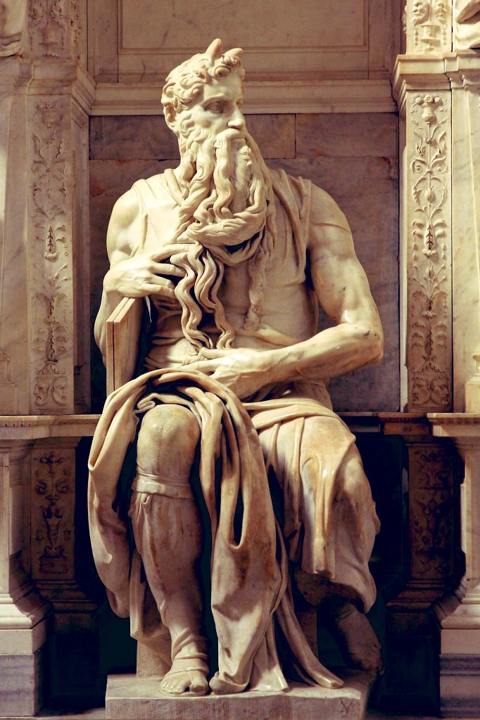 DeCromarty's tweet photo. #Michelangelo #Buonarroti presenta a un #Moisés muy mayor pero muy fuerte y musculado (¿no os recuerda al #Laoconte?), sentado, esculpido a bulto redondo, con un semi-#contrapposto como a punto de levantarse y estallar enérgicamente, con las tablas de la ley en un brazo.
Sigue👇🏽 https://t.co/Q4BMbv9NHS