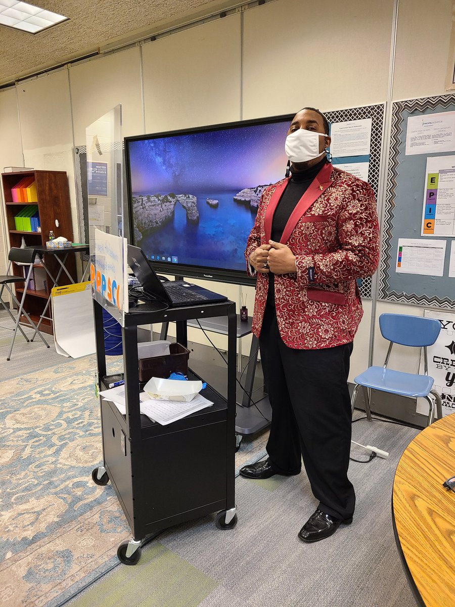 abenji77's tweet photo. I woke up like this!! How can you have the Monday Blues when your 8th-grade Science Teacher, Mr. Pippens, shows up like this? #EPICEducators #ExcellenceForAll @Dr_Tina_Chekan @PropelSchools @scienceedgage https://t.co/i2x0F1CZhB