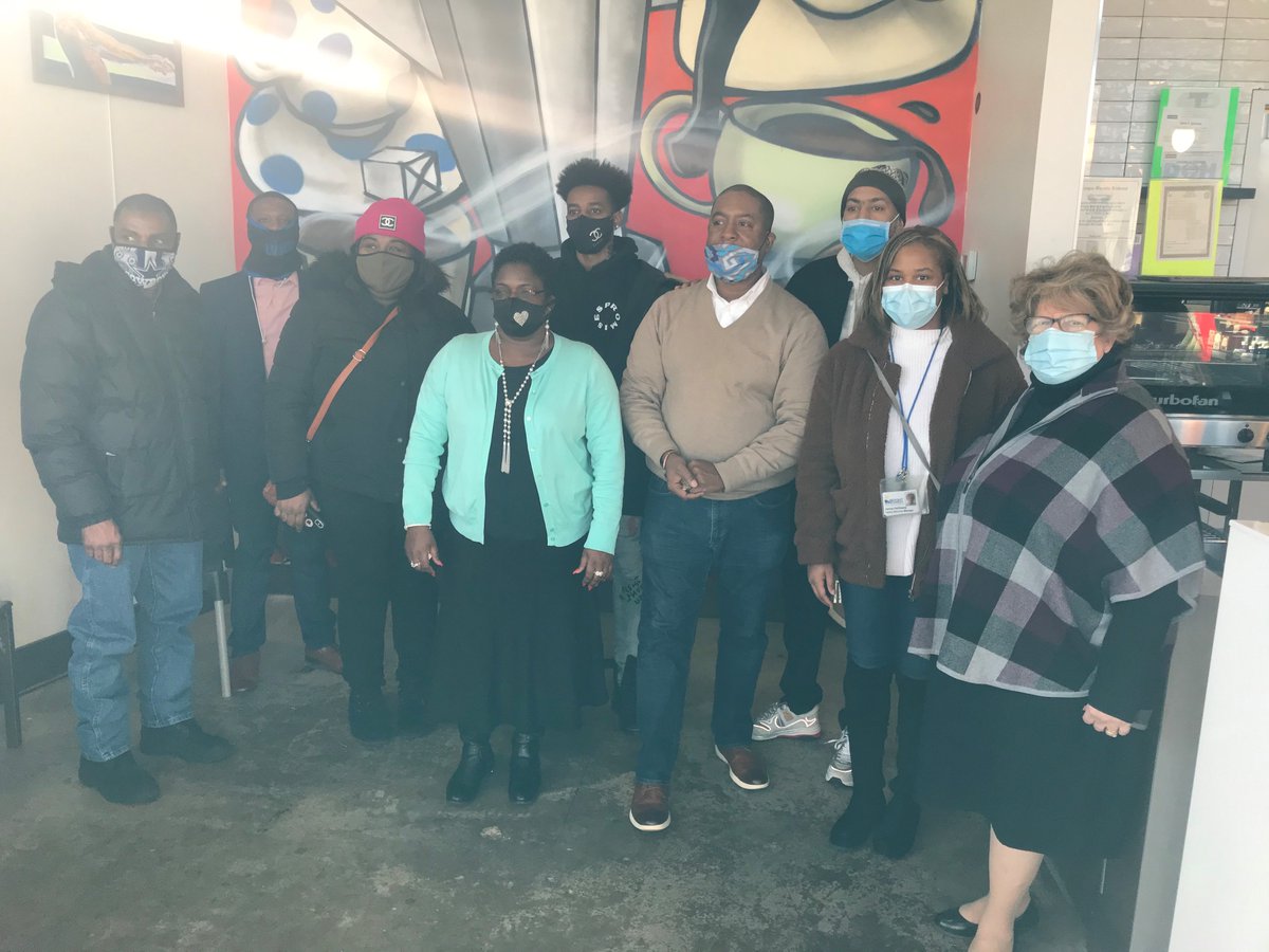 BrightBeginDC's tweet photo. As part of our 2-generation approach to alleviating homelessness, four of the parents in our Parent Intern Program started an internship at Culture Coffee Too this month. They’ll be practicing the skills they need to be able to start their own business one day!
#2genlevelup https://t.co/U9pF5JwzJ3