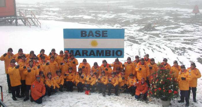 grupo_pampa's tweet photo. #AntartidaArgenrina #Marambio #Arnada #FuerzaAereaArgentina #EjercitoArgentino #SanMiguel #ArgentinaUnida 117 años de presencia constante de #Argentina en el continente Blanco. Felicitaciones se científicos, militares y civiles que HACEN PATRIA, GRACIAS !!! https://t.co/fkzSrcNMwk