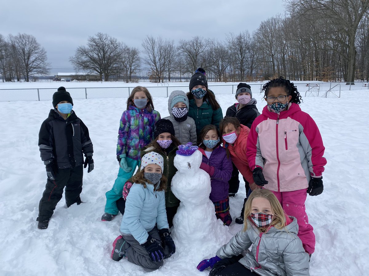 EckermanLeigh's tweet photo. Beautiful day for recess duty ! Do you want to build a snowman? ❄️ https://t.co/81dPh763z2