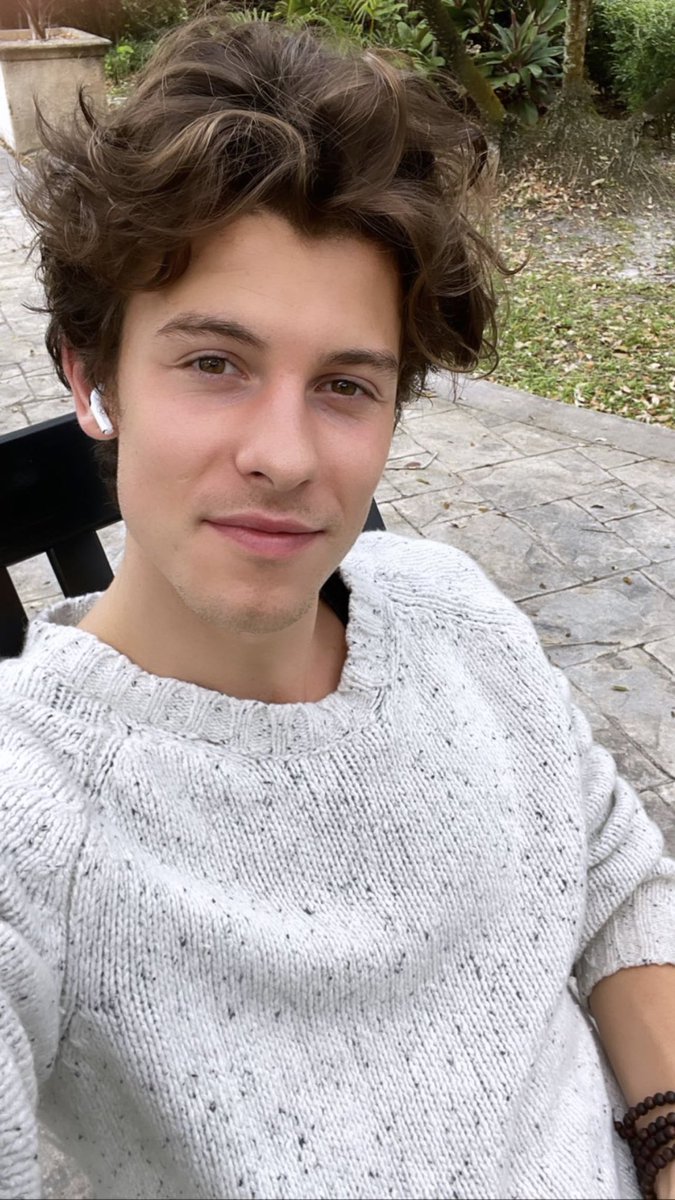 ivkainwonder's tweet photo. 2019 Shawn w his boomerangs is officially back guys! 🥺 https://t.co/FXbCpYYw45