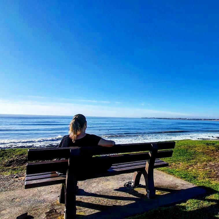 Today's view... getting some much needed vitamin sea 💙 🌊 <a href="/MyFaveBench/">My Favourite Bench</a> #benchwithaview  #pewwithaview #benchfans #southerndown #southwales