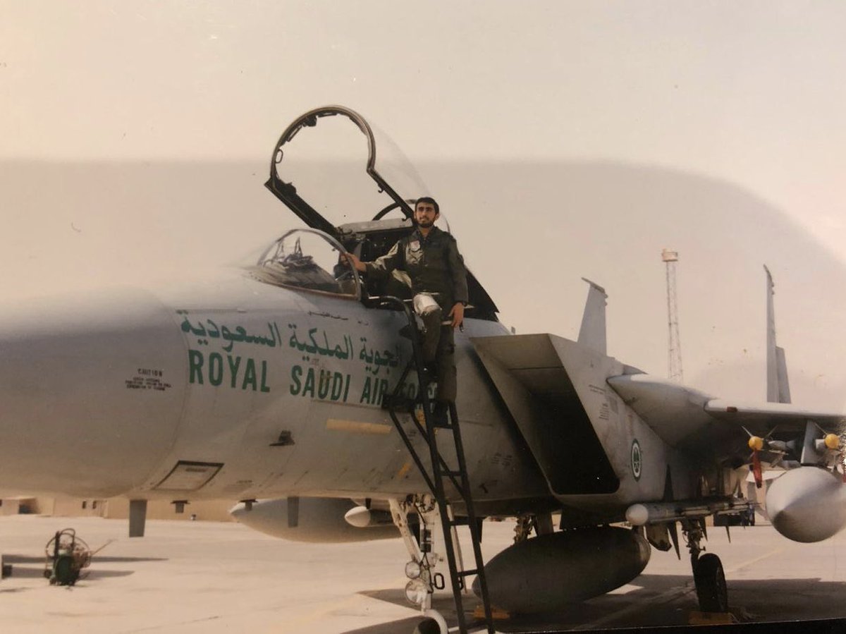 AlfayaEssa's tweet image. من #أجمل_وطن منبع الشيم والقيم والقيادة والريادة 🇸🇦 .. بسم الله نعود إلى #تويتر🙋♂️. (إزرع داخل الجميع شيئاً يخصك .. إن لم يكن حباً فليكن احتراماً) .. للاطلاع على بعض ما كتبته وتم نشره في الصحافة المحلية: 👇👇 alraynews.net/articles/%d8%b…