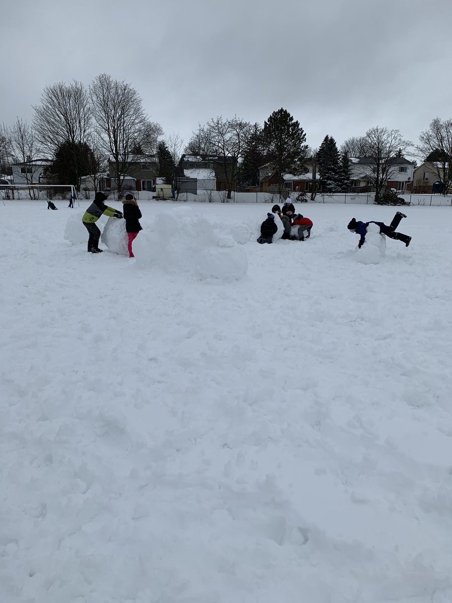 mrs_conti's tweet photo. Making structures. #grade3 #batcrew https://t.co/uvobKWYCeh
