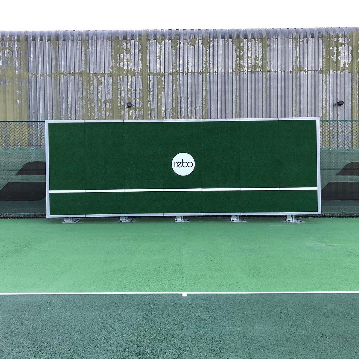 Did you know that the ‘Pro’ REBO wall comes in any size to suit any space? 😯

Whether you fancy a solo session or even a bit of #Doubles on the 7 panel wall, make it happen with REBO wall! 🙌

#Tennis #TennisWall #HittingWall #Backboard #REBOwall