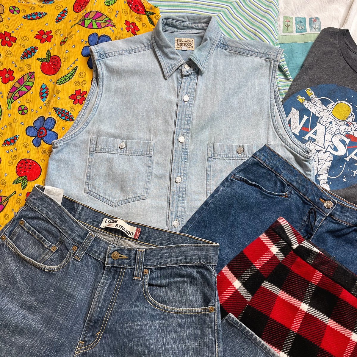 PopsikleShop's tweet image. Hand selecting all our thrifted wear so you don’t have to! ❤️🧚🏽‍♂️⭐️🌈♻️🌻 #handpickedvintage #creativestyles #creativelifestyle #uniquewear