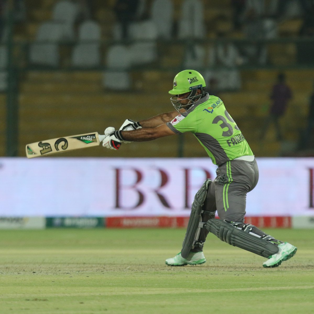 lahoreqalandars's tweet photo. #QGvLQ
After 12 Overs | LQ: 91/1
#Qalandars need 88 runs in 48 balls.
@thePSLt20

#DamaDamMast #MainHoonQalandar #DilSe #HBLPSL6 https://t.co/d1R2Wss8vu