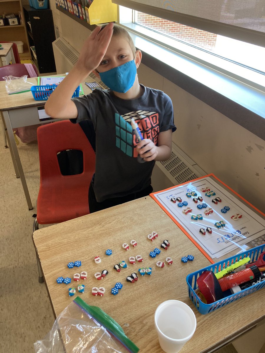 McGee_Class's tweet photo. We were practicing our skip counting skills this morning! @HillcrestTigers @scdsbmath https://t.co/Oy9iw37pXG