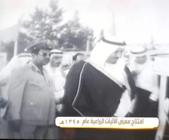 Rsufayan's tweet photo. @KSufayan @KingSalman 
رحم الله والدي الذي شرفنا بخدمة وطننا الغالي ونال ثقة ولاة امرنا حفظهم الله.. اللهم أدم علينا نعمة الامن والأمان في ظل حكومتنا الرشيدة وقائدنا ووالدنا خادم الحرمين الشريفين الملك سلمان بن عبدالعزيز وولي عهده الأمين.
لا تنسون والدي من دعائكم. https://t.co/PjEBDWfY2C