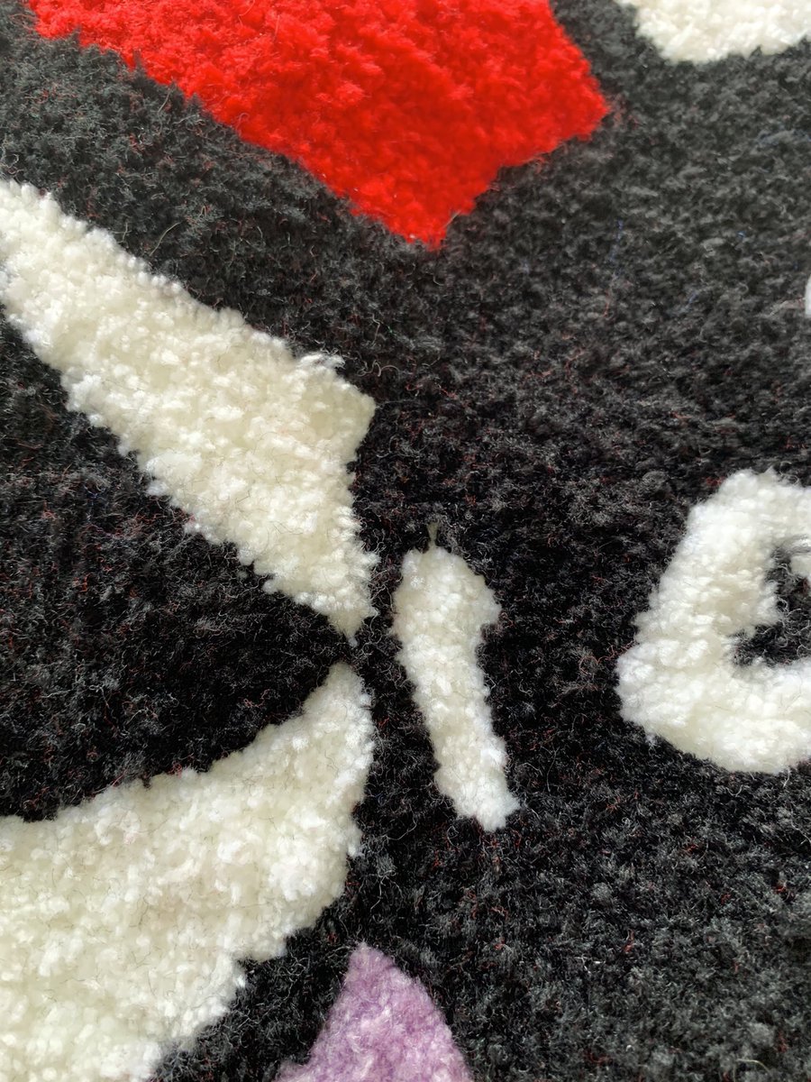 j realized i never posted !

Heart Boi with a Gag Ball rug designed by @ellisadaydreams and tufted by me !

We're raffling it off in case you didn't hear. Lincoln Bio