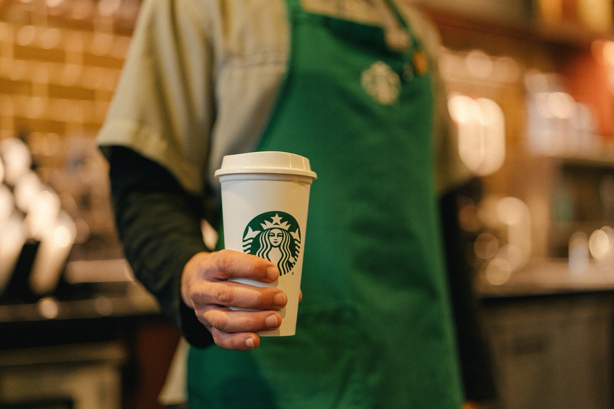 mahonpointsc's tweet photo. Some of us really need coffee to keep us going these days!
So thankfully @Starbucks are open as follows on the upper mall:
- Monday to Saturday β 10am to 6pm
- Sunday β 11am to 6pm
#caffienefix
#takeawaycoffee
#openfortakeaway
#thatsthepoint https://t.co/HSiPAZkgCe
