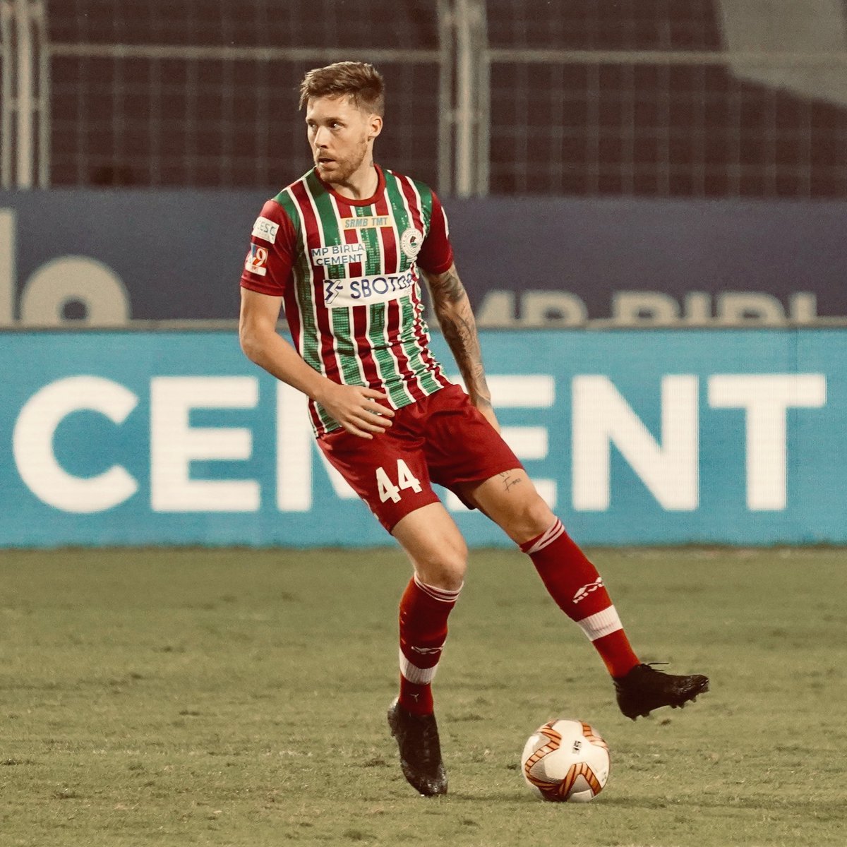 Tiri1991's tweet photo. Today was not my day, but there is no time to regret!  It's time to get up and keep working.  Great effort against a great team. we continue! 👊🏻 #joymohunbagan💚❤ https://t.co/uBct62eIKf