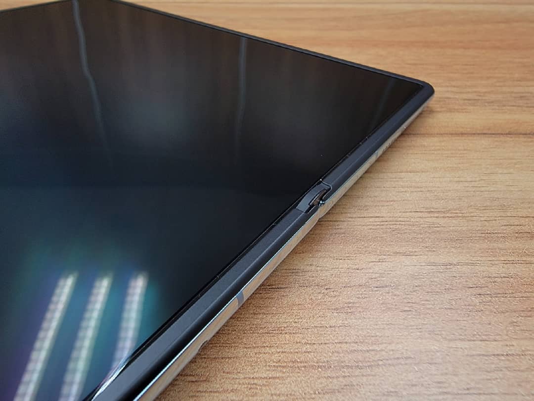 64_BitTech's tweet photo. Huawei Mate X2 Live Shots 😍🔥
.
.
#HUAWEIMateX2 #Huawei #HUAWEIMate #MateX2 #HuaweiFans #harmonyos #huaweifan #huaweimate40pro #huaweimate40 #huaweip40pro #huaweip40 #FoldablePhone https://t.co/OugVht1c3w