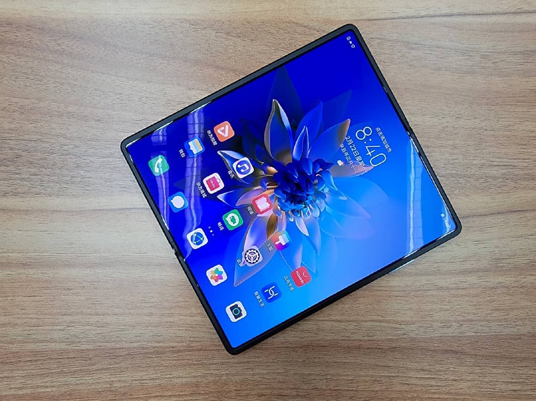 64_BitTech's tweet photo. Huawei Mate X2 Live Shots 😍🔥
.
.
#HUAWEIMateX2 #Huawei #HUAWEIMate #MateX2 #HuaweiFans #harmonyos #huaweifan #huaweimate40pro #huaweimate40 #huaweip40pro #huaweip40 #FoldablePhone https://t.co/xF7uSP1mkG