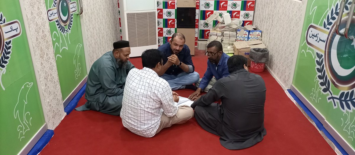 پاک سرزمین پارٹی، ڈسٹرکٹ سینٹرل کے آفس میں اہم میٹنگ منعقد کی گئی ۔میٹنگ کی باقاعدہ صدارت ڈسٹرکٹ سینٹرل کے صدر عبداللہ شیخ نے کی۔میٹنگ میں الیکشن سیل کے حوالے سے بات چیت کی گئی اس موقع پر ڈسٹرکٹ نائب صدر اور ڈسٹرکٹ کمیٹی ٹاؤن انچارج بھی موجود
<a href="/SheikhA56759002/">Sheikh Abdullah</a>
@furqanPSP