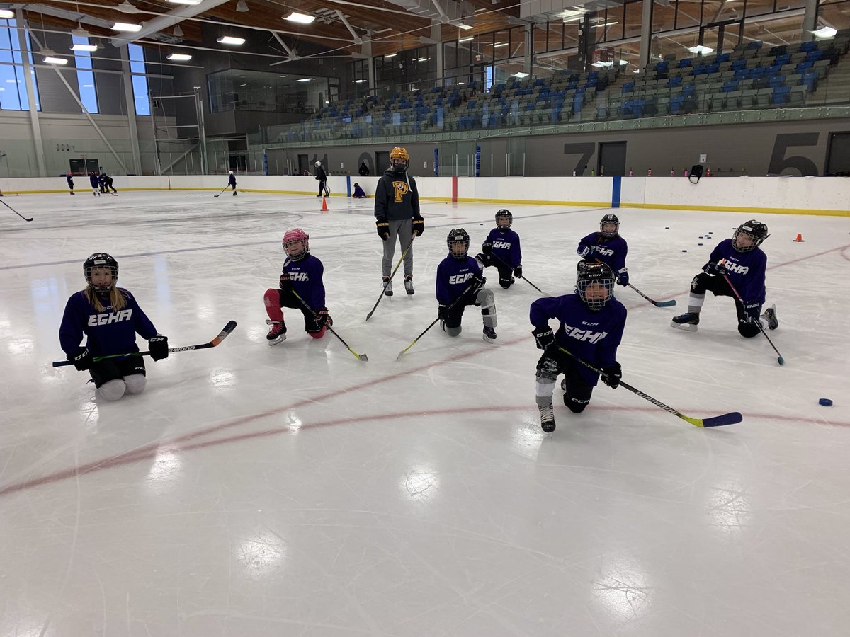 jroilerswhite's tweet photo. Pandas F @tayrobinson07 helping out with @EGHA_hockey U9’s in her spare time. #givingback #RelentlessIsOurSuperpower #DiveIn #PandaPride https://t.co/kCMz7RnKVy