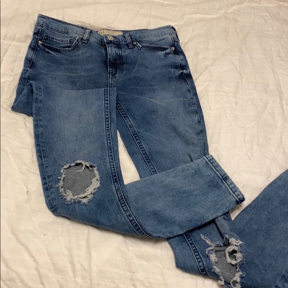 Poshology1's tweet photo. So good I had to share! Check out all the items I'm loving on @Poshmarkapp #poshmark #fashion #style #shopmycloset #moschino #freepeople #philosophy: https://t.co/wbmSUiEsfH https://t.co/zX2W07cH0z