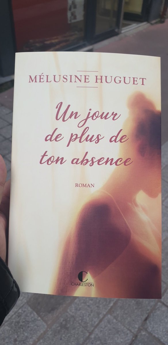 Ma fierté du jour ! La sortie demain du premier roman de ma Fille.